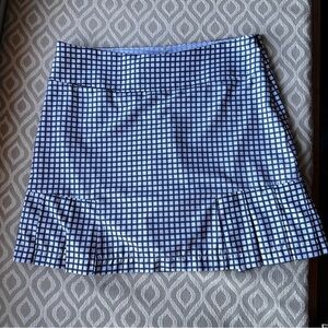 Golftini gray and White grid pattern skort with pleated detail on the sides